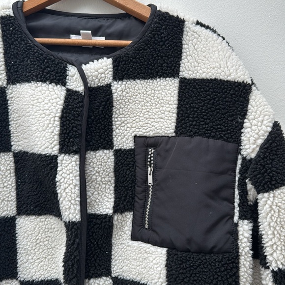 ASOS Urban Bliss checkerboard teddy borg jacket in black and cream - Picture 4 of 8